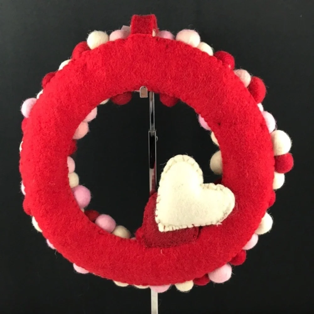 HOLIDAY - **Host Pic** Heart Wreath (12”). Wool, Hangable. NWT